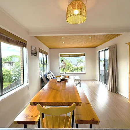 Spacious Retreat With Mountain View Rotorua Exterior photo