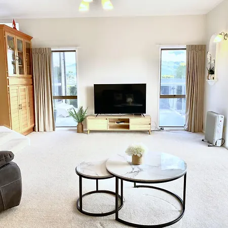 Spacious Retreat With Mountain View Rotorua Exterior photo