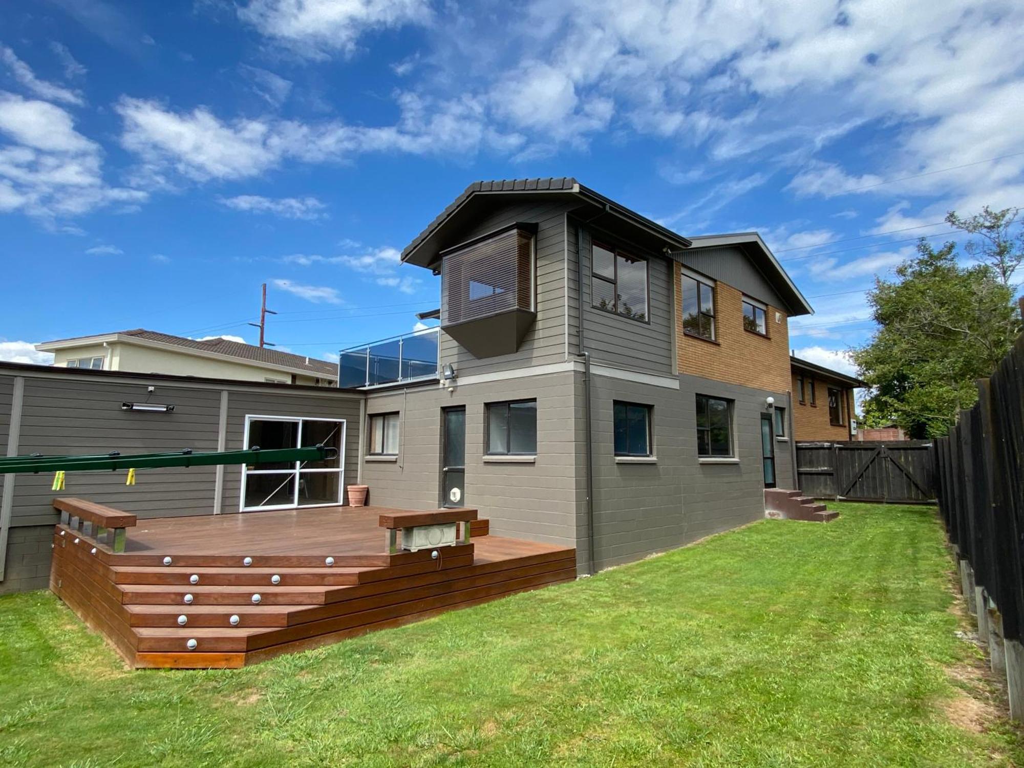 Spacious Retreat With Mountain View Holiday home