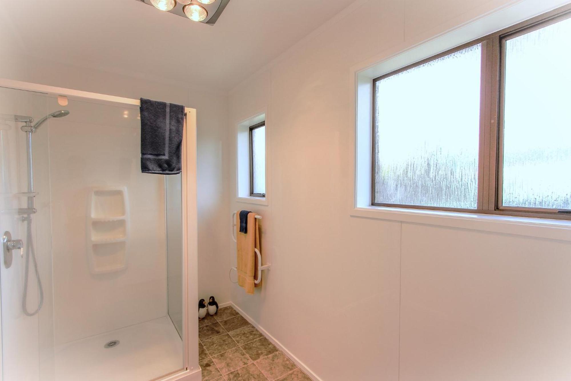 Spacious Retreat With Mountain View *