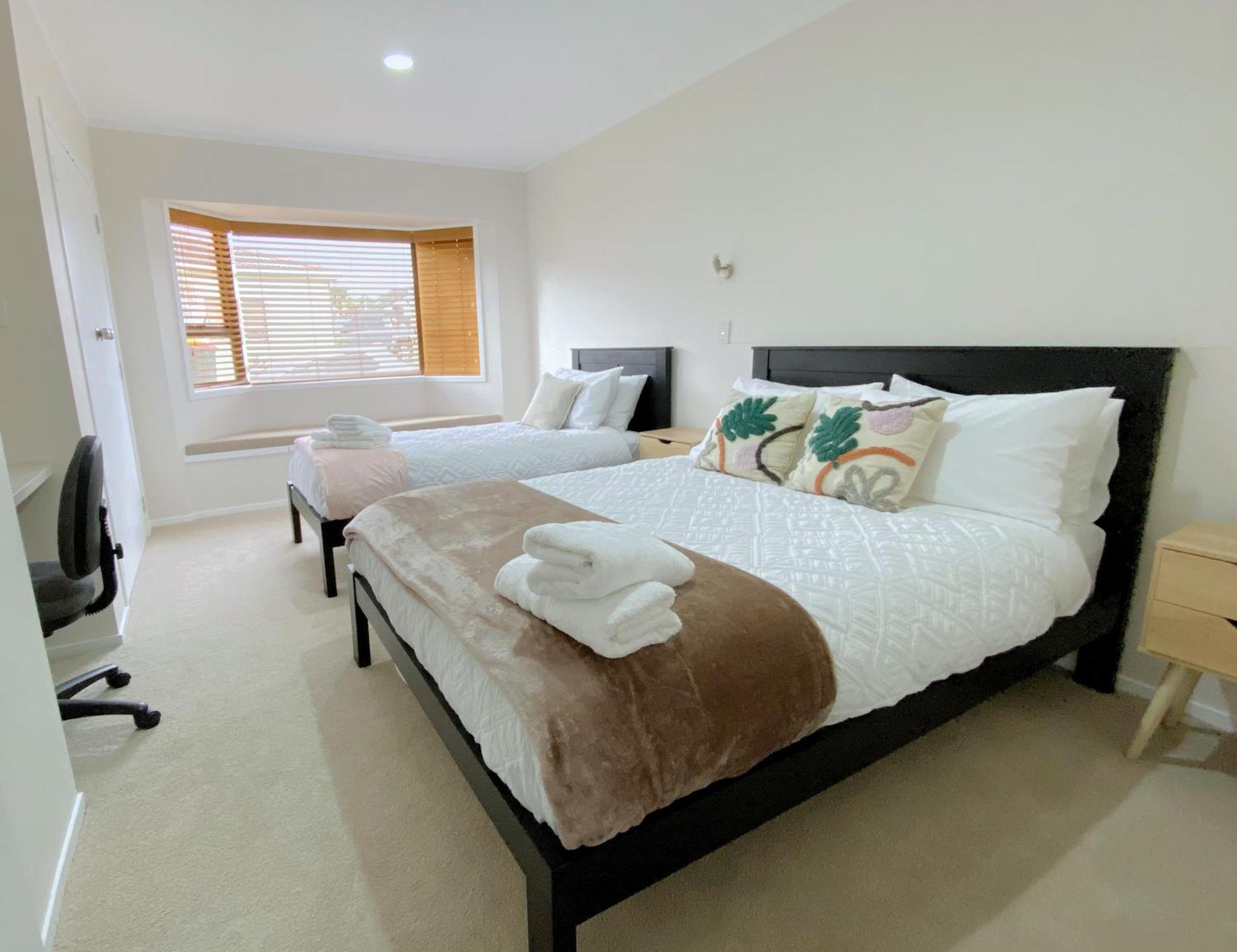 Spacious Retreat With Mountain View Holiday home