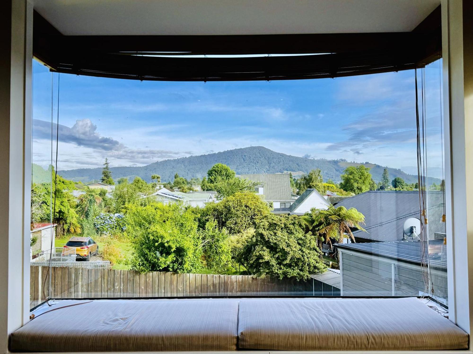 Holiday home Spacious Retreat With Mountain View *
