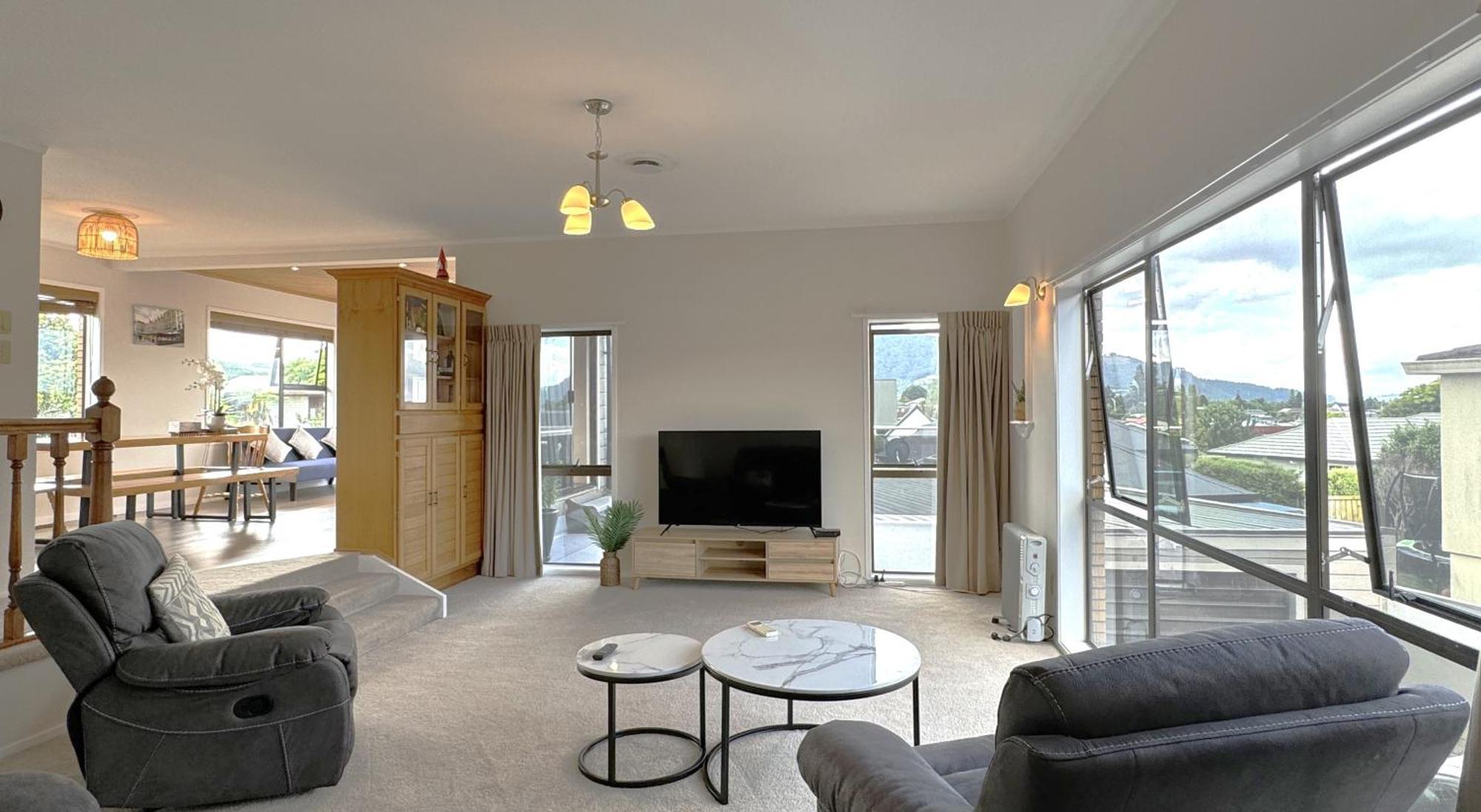 Spacious Retreat With Mountain View Holiday home Rotorua